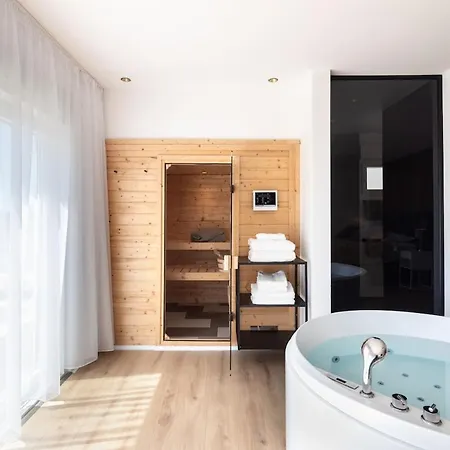 Villa Romantic Luxury Oasis For Couples Near The Pomer